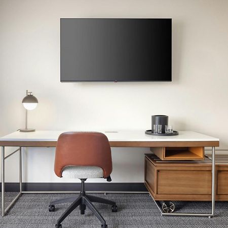 Отель Courtyard By Marriott Springfield Airport Экстерьер фото